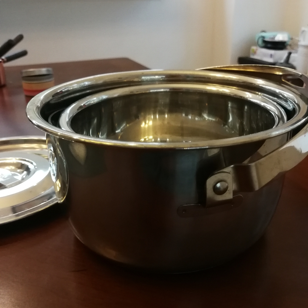 2pcs Tupperware Pots - Picture 2 of 6